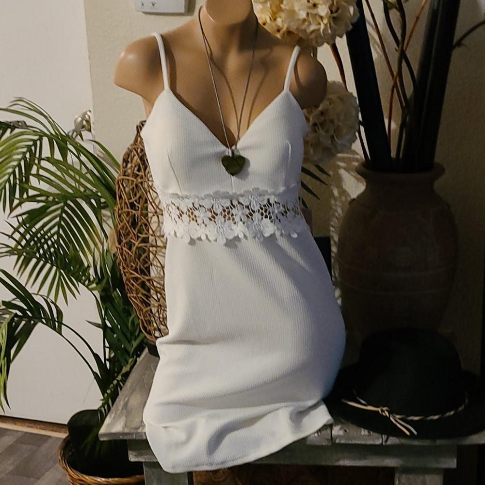 NWT BEAUTIFUL SUMMER LACE WHITE IRIS MEDIUM DRESS. - Picture 8 of 16